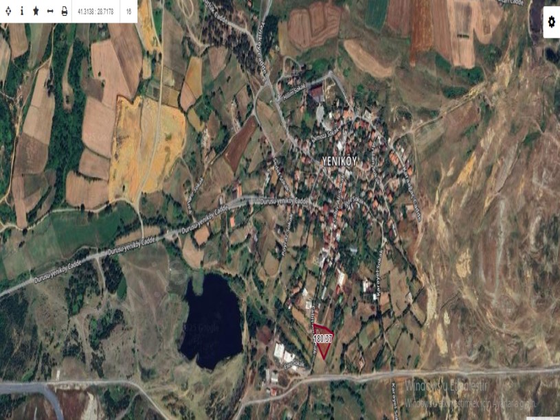 Arnavutköy Yeniköyde Satılık Arsa , 178 m2 Yolu Var Evlerin Yakını