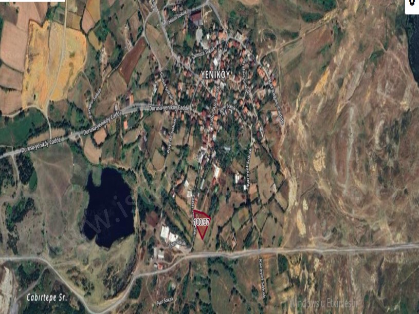 Arnavutköy Yeniköyde Satılık Arsa , 178 m2 Yolu Var Evlerin Yakını