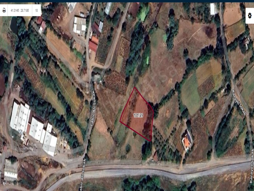 Arnavutköy Yeniköyde Satılık Arsa , 193 M2 Hisseli Evlerin Yakını