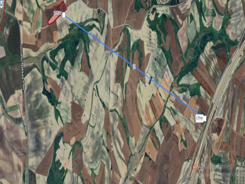 Çatalca Nakkaşta  Satılık Arsa , 810 m2 Hisseli Yolu Var  İçinde Çardak Mevcut