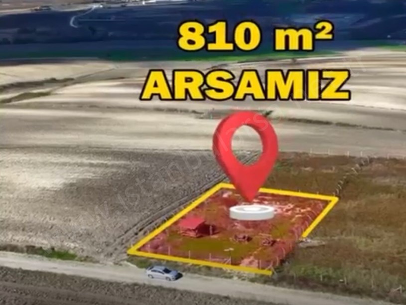 Çatalca Nakkaşta  Satılık Arsa , 810 m2 Hisseli Yolu Var  İçinde Çardak Mevcut
