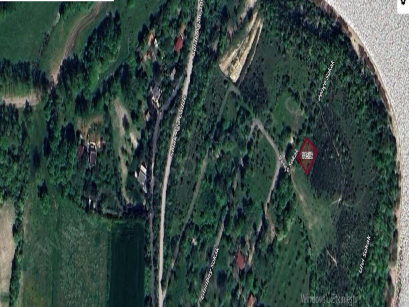 Arnavutköy Balabanda Satılık Arsa ,195 M2 Çevrili Yolu var Göl Manzaralı