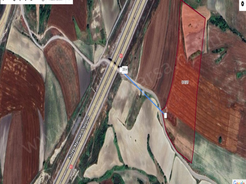 Arnavutköy Yassıörende Satılık Arsa , 253 M2 Yolu Var Hisseli