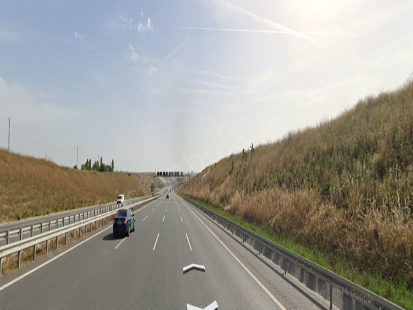 Arnavutköy Yassıörende Satılık Arsa , 253 M2 Yolu Var Hisseli
