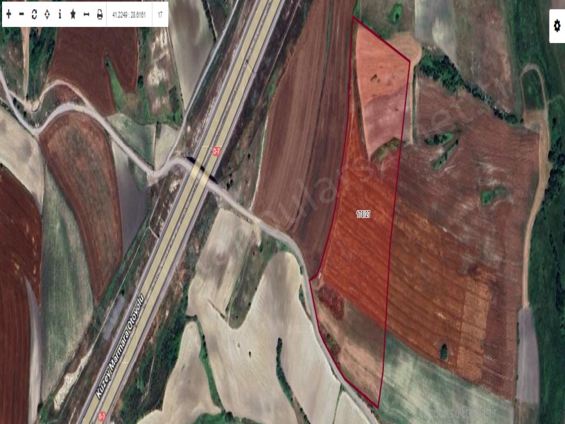 Arnavutköy Yassıörende Satılık Arsa , 253 M2 Yolu Var Hisseli