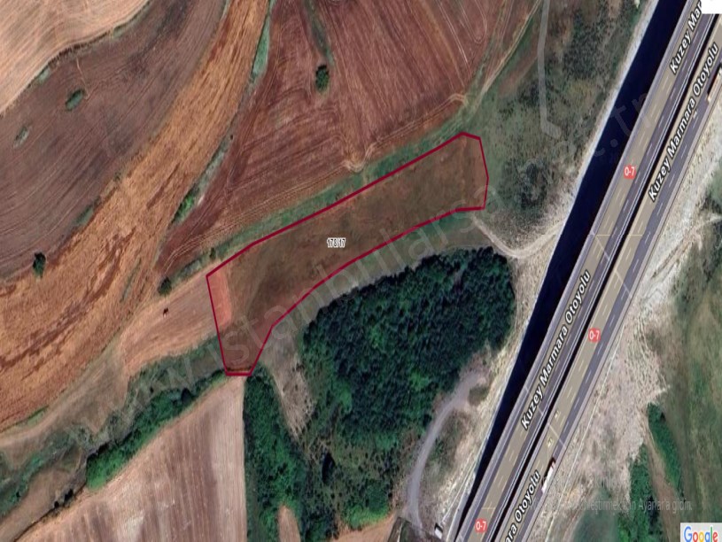 Arnavutköy Yassıörende Satılık Arsa , 191 M2 Hisseli Yolu Var