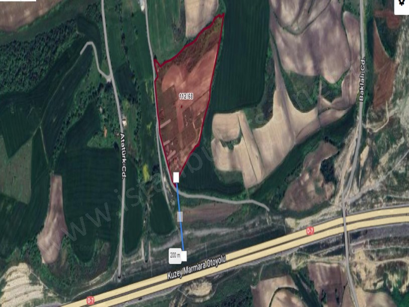 Arnavutköy Baklalıda Satılık Arsa , 750 m2 Yolu Var Evlerin Yakını