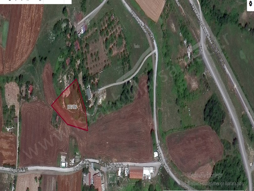 Arnavutköy Tayakadın Satılık Arsa ,  475 m2 Yolu Var Evlerin Yakını  Hisseli