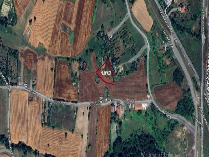 Arnavutköy Tayakadın Satılık Arsa ,  475 m2 Yolu Var Evlerin Yakını  Hisseli