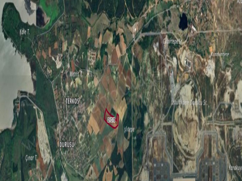Arnavutköy Yeniköyde Satılık Arsa , 700 m2 Çaplı Yolu Var Evlerin Yakını