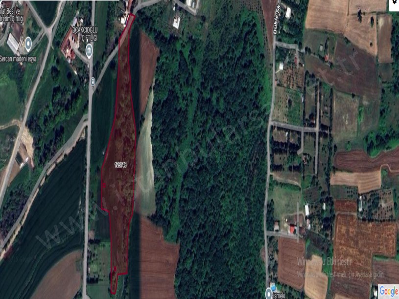 Arnavutköy Baklalıda Satılık Arsa , 715 m2 Yolu Var  Evlerin Yakını