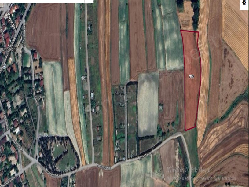 Arnavutköy Sazlıbosna Satılık Arsa , 480 m2 Yolu Var Evlerin Yakını 