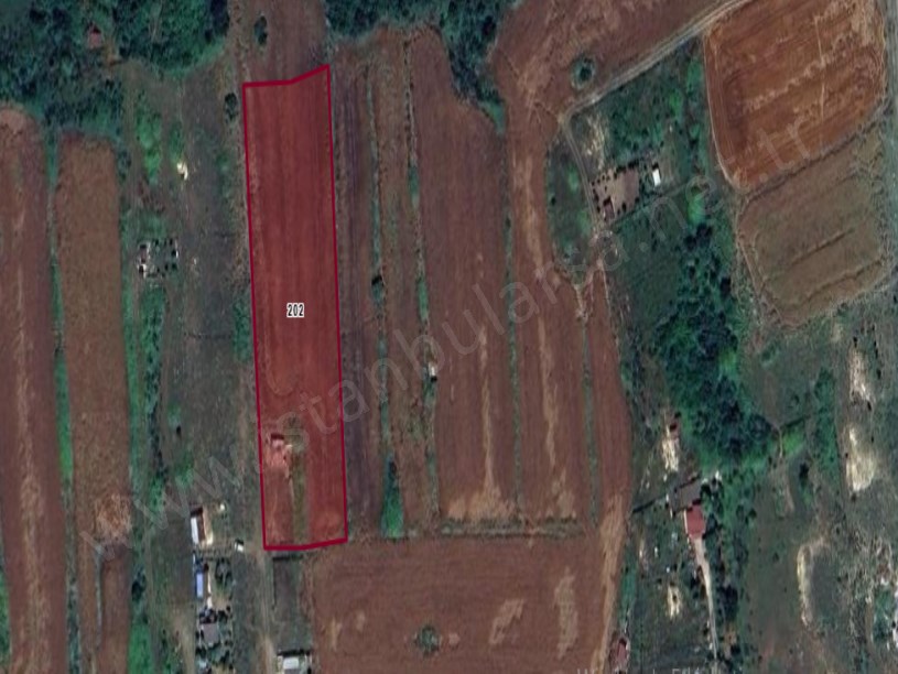 Arnavutköy Haraççıda Satılık Arsa , 186 m2 Evlerin Yakını Hisseli