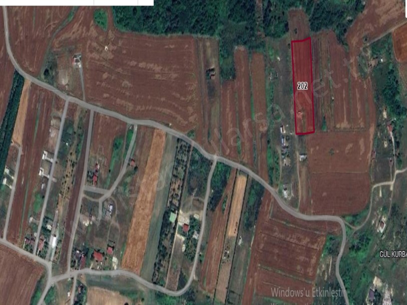 Arnavutköy Haraççıda Satılık Arsa , 186 m2 Evlerin Yakını Hisseli