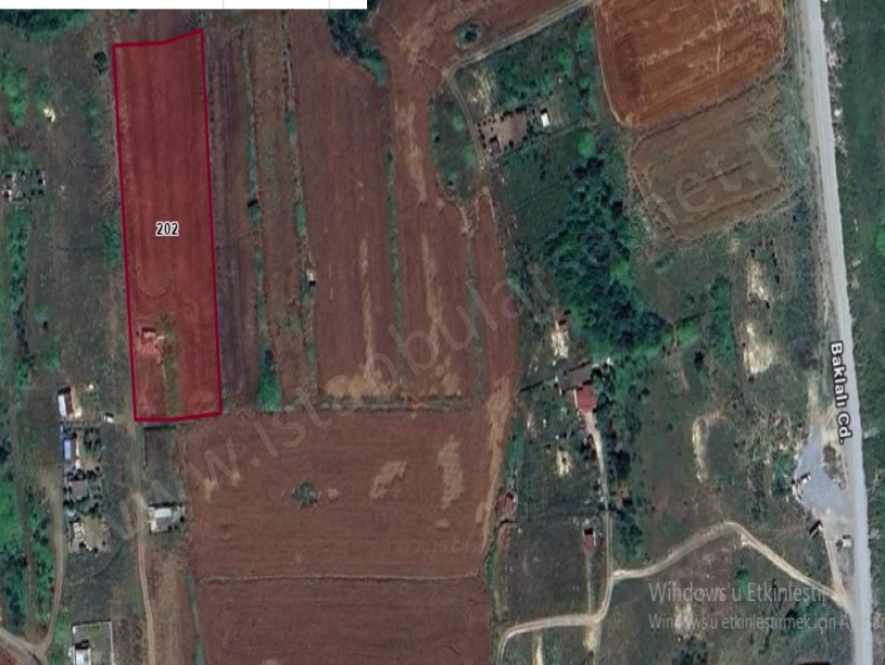 Arnavutköy Haraççıda Satılık Arsa , 186 m2 Evlerin Yakını Hisseli