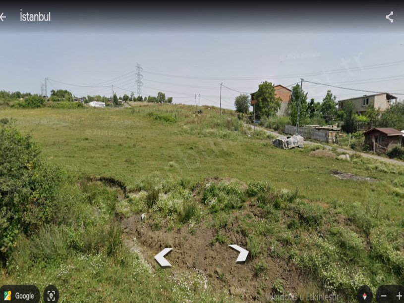 Arnavutköy Tayakadın Satılık Arsa ,  300 m2 Yolu Var Merkezde 