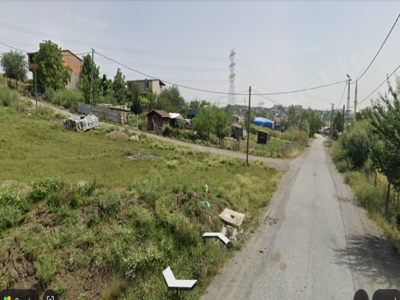 Arnavutköy Tayakadın Satılık Arsa ,  300 m2 Yolu Var Merkezde 