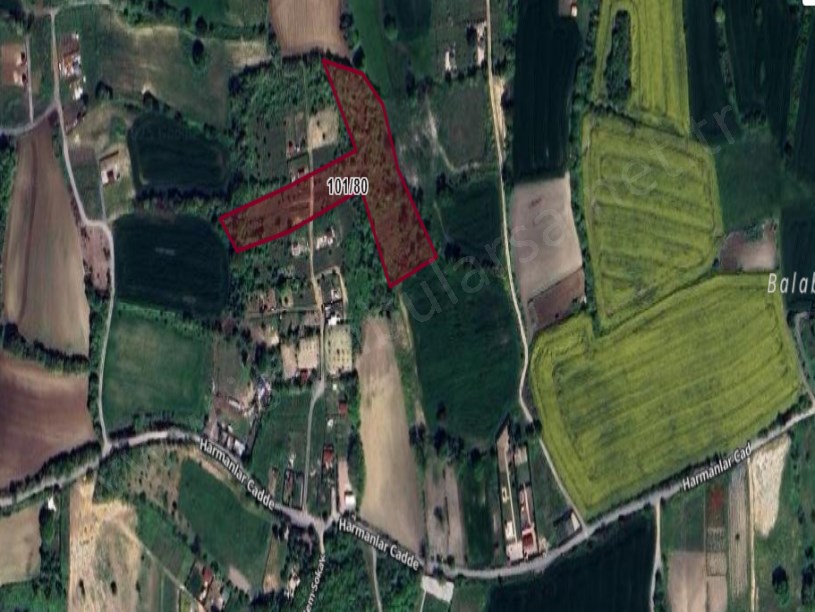  Arnavutköy Balabanda Satılık Arsa , 1,130 m2 Çevrili Tepe Konumda Hisseli