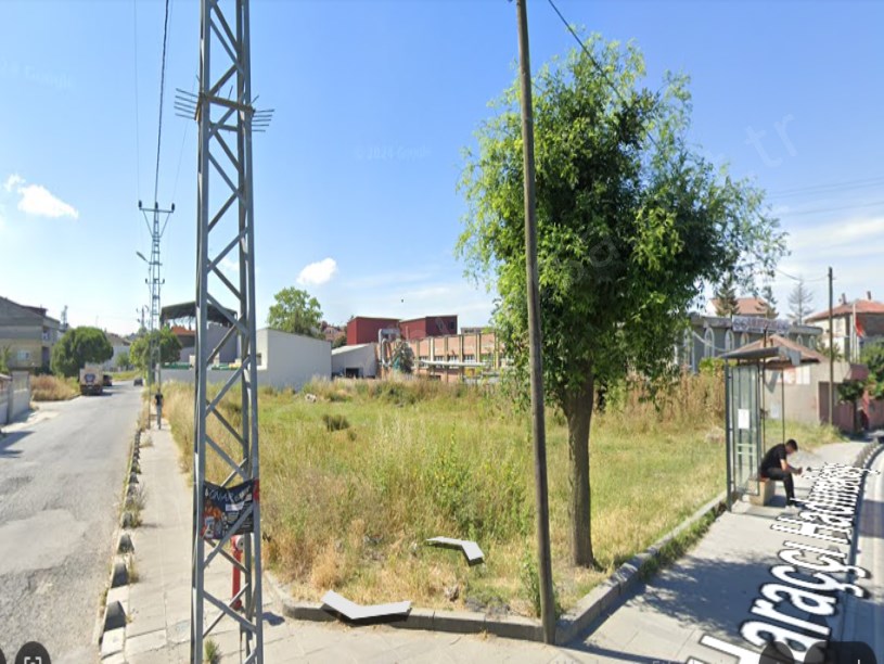 Arnavutköy Haraççıda Satılık Arsa , 1,885 m2 Cadde Cephe Müstakil Merkezde