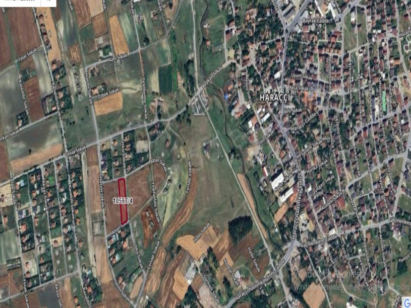 Arnavutköy Haraççıda Satılık Arsa , 462 M2 Merkezde Yolu Var Hisseli
