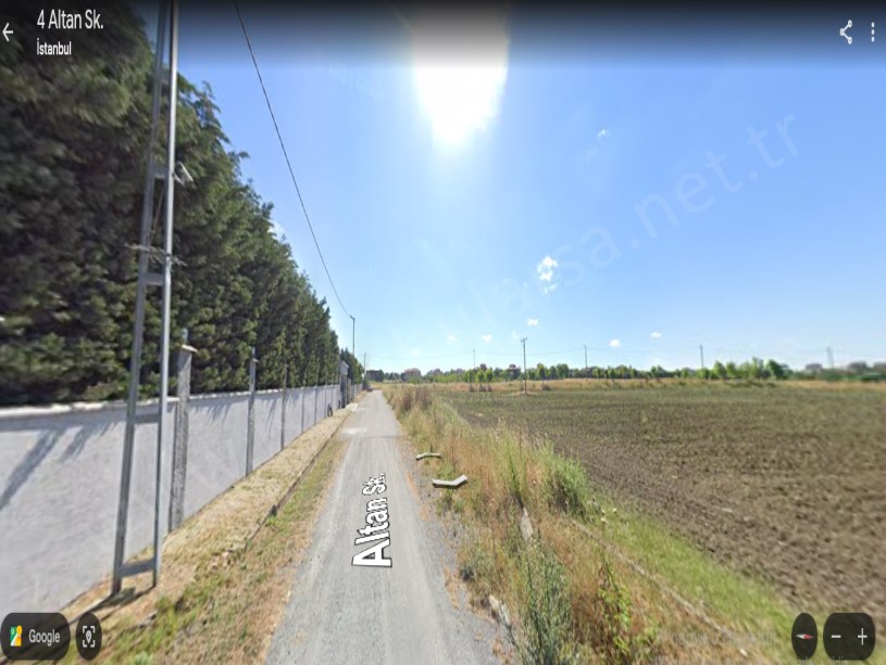 Arnavutköy Haraççıda Satılık Arsa , 462 M2 Merkezde Yolu Var Hisseli