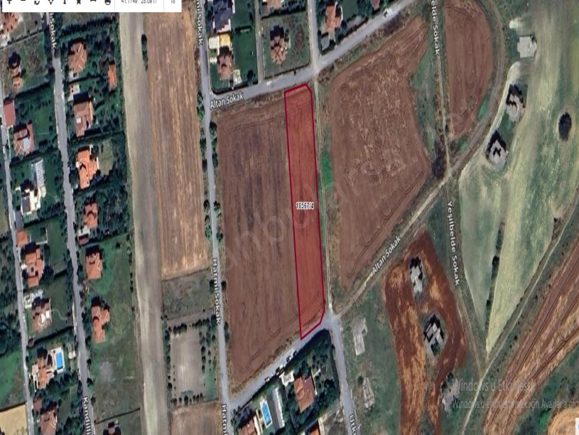 Arnavutköy Haraççıda Satılık Arsa , 462 M2 Merkezde Yolu Var Hisseli