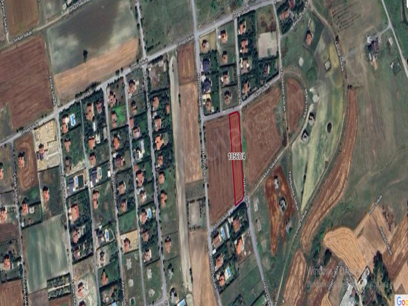 Arnavutköy Haraççıda Satılık Arsa , 462 M2 Merkezde Yolu Var Hisseli