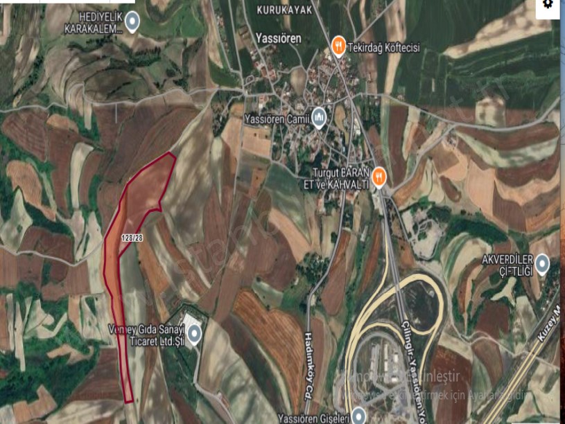 Arnavutköy Yassıörende Satılık Arsa , 880 m2 Hisseli Yolu Var
