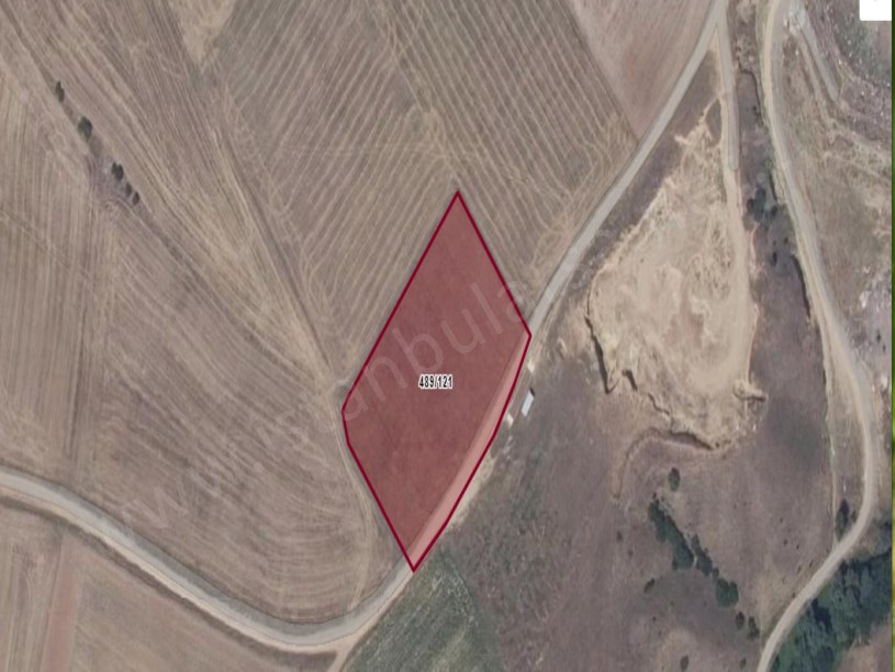 Silivri Değirmenköyde Satılık Arsa , 912 m2 Çevrili Yola Cephe Hisseli 