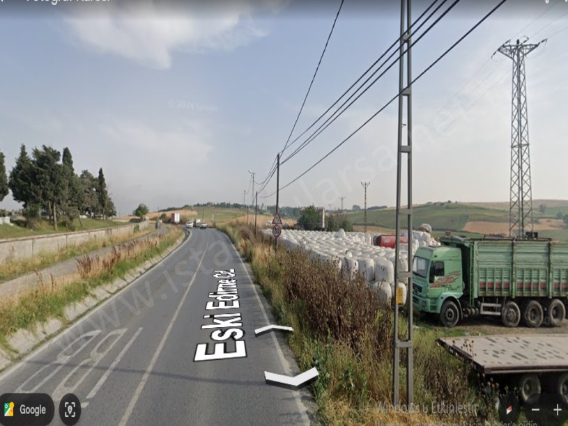 Arnavutköy Çilingirde Satılık Arsa , 500 m2 Merkezde Yolu var Hisseli