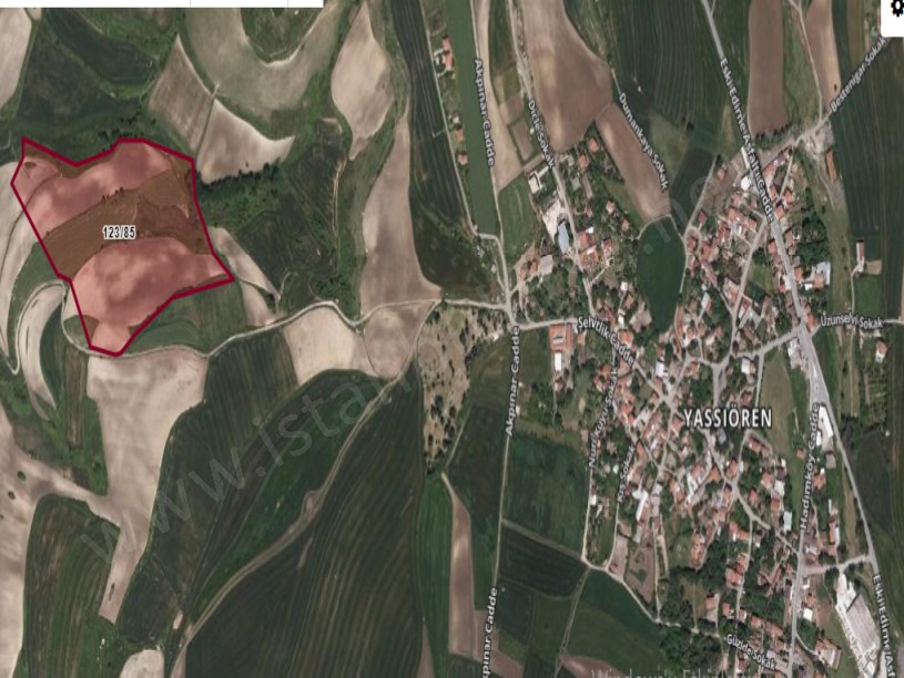 Arnavutköy Yassıörende Satılık Arsa , 401 m2 Hisseli Yolu Var