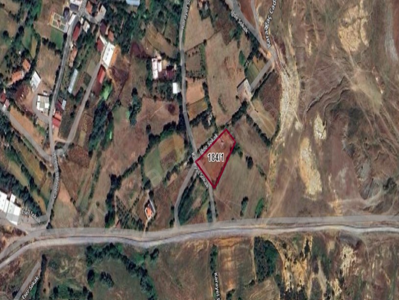 Arnavutköy Yeniköyde Satılık Arsa , 132 m2 Evlerin Yakını Hisseli Yolu Var