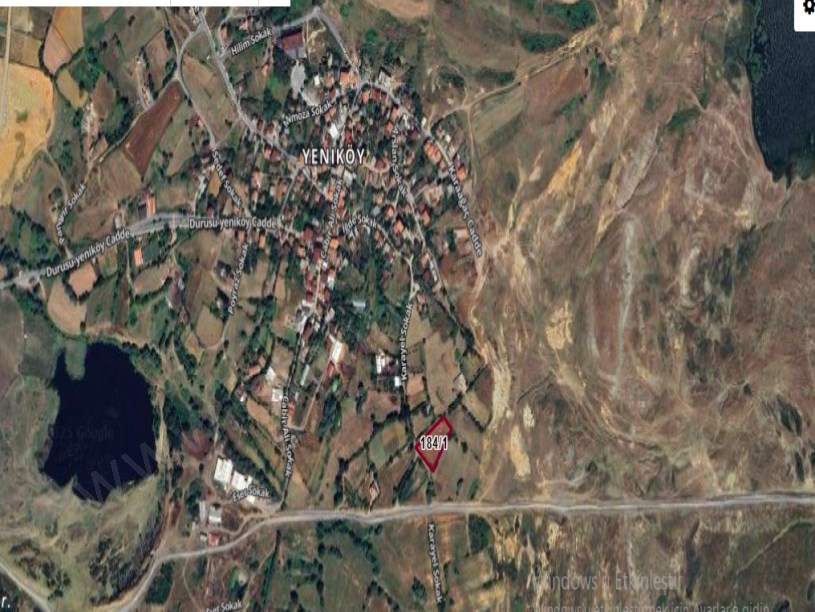 Arnavutköy Yeniköyde Satılık Arsa , 132 m2 Evlerin Yakını Hisseli Yolu Var