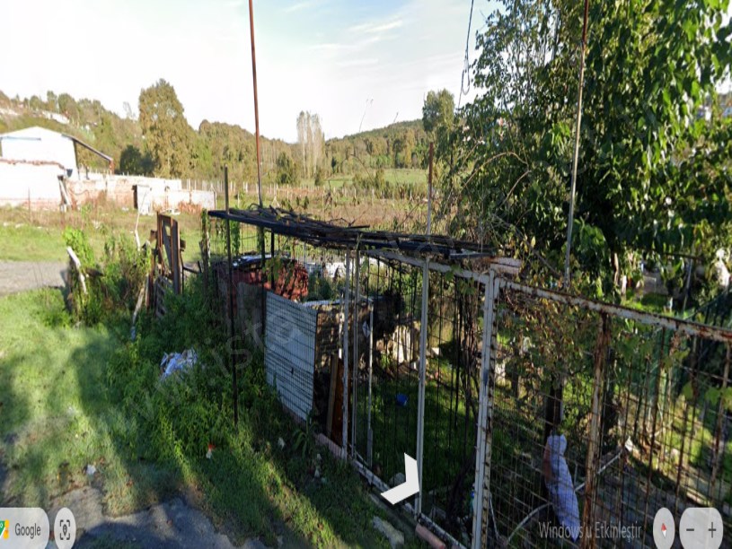 Arnavutköy Tayakadın Satılık Arsa , 437 M2  Merkezde Evlerin Yakını Yolu Var