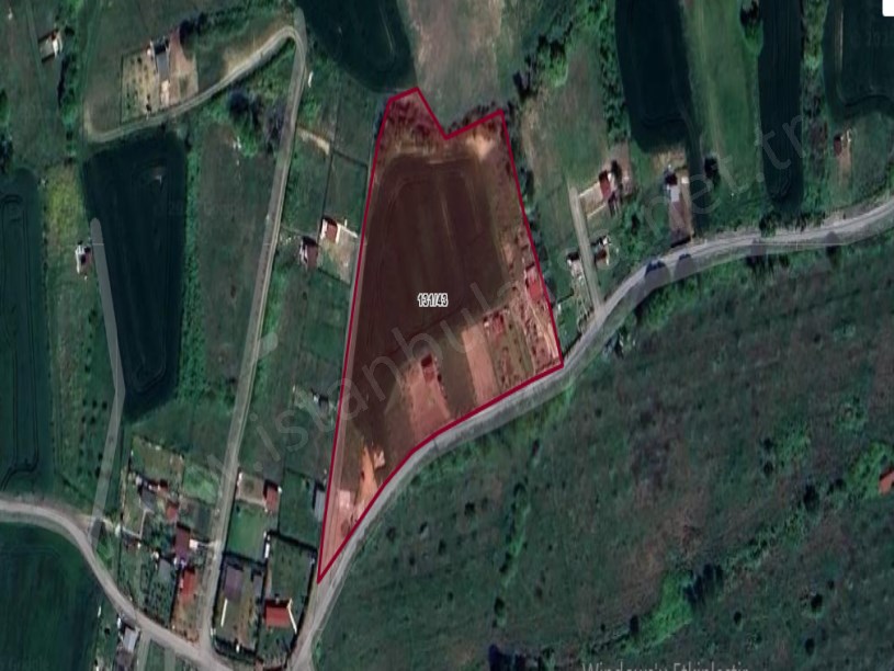 Arnavutköy Balabanda Satılık Arsa , 337 M2 Çevrili Yolu Var