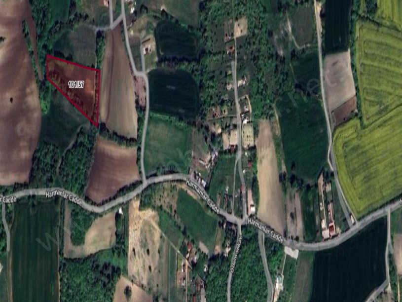 Arnavutköy Balabanda Satılık Arsa , 210 M2 Yolu Var Çevrili Hisseli