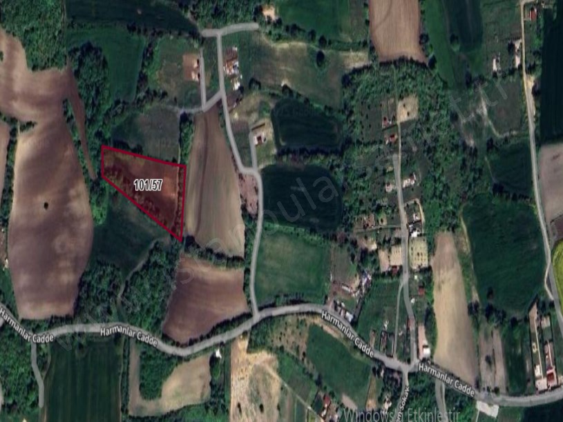 Arnavutköy Balabanda Satılık Arsa , 210 M2 Yolu Var Çevrili Hisseli