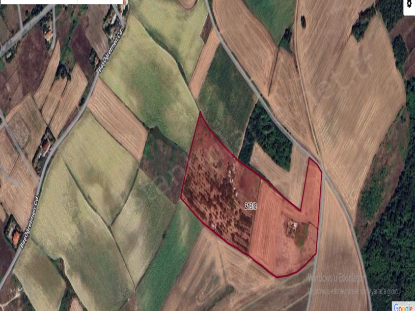  Arnavutköy Yeniköyde Satılık Arsa , 1,061 M2 Hisseli Yolu Var Evlerin Yakını