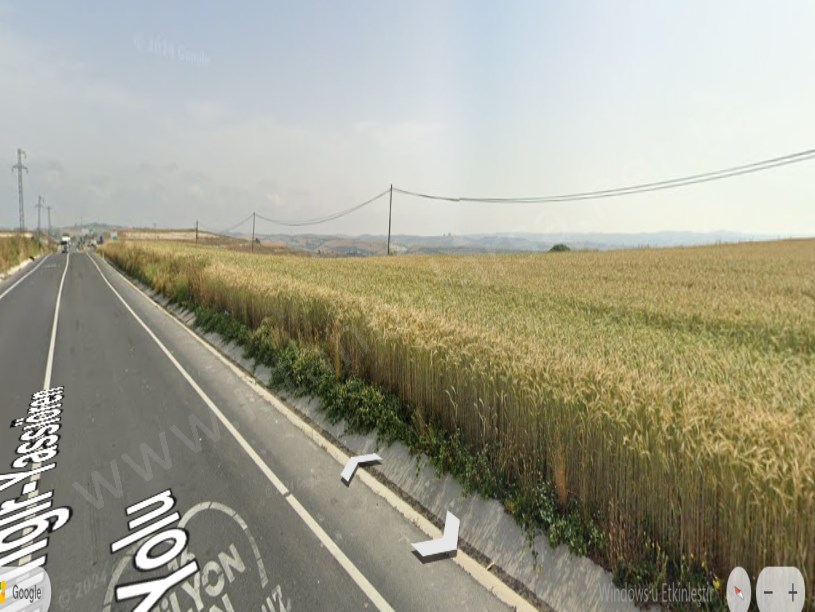 Arnavutköy Yassıörende Satılık Arsa , 865 M2 Cadde Cephe Hisseli Yolu Var 