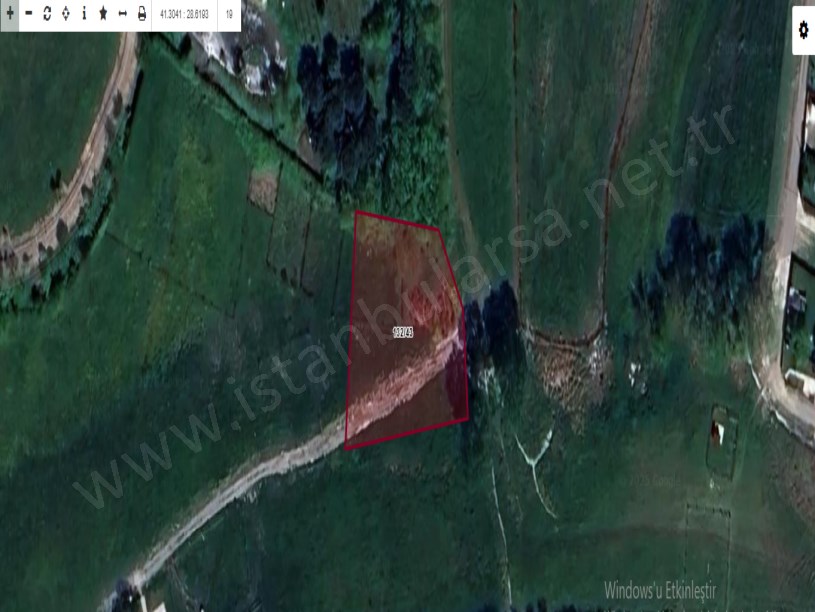 Arnavutköy Balabanda Satılık Arsa , 253 m2 Yolu Var Evlerin Yakını Çevrili
