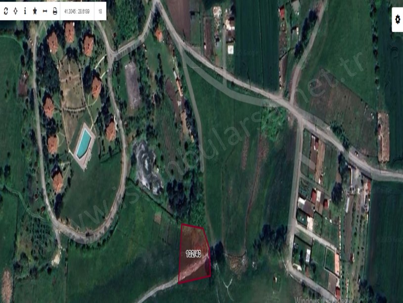 Arnavutköy Balabanda Satılık Arsa , 253 m2 Yolu Var Evlerin Yakını Çevrili