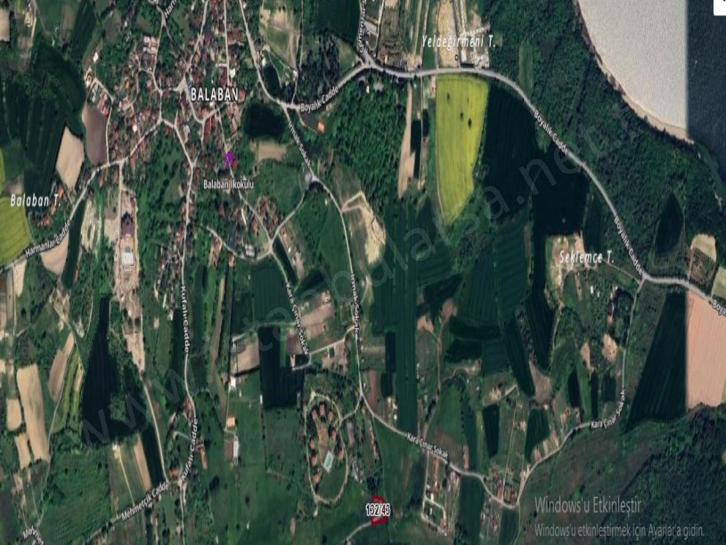 Arnavutköy Balabanda Satılık Arsa , 253 m2 Yolu Var Evlerin Yakını Çevrili