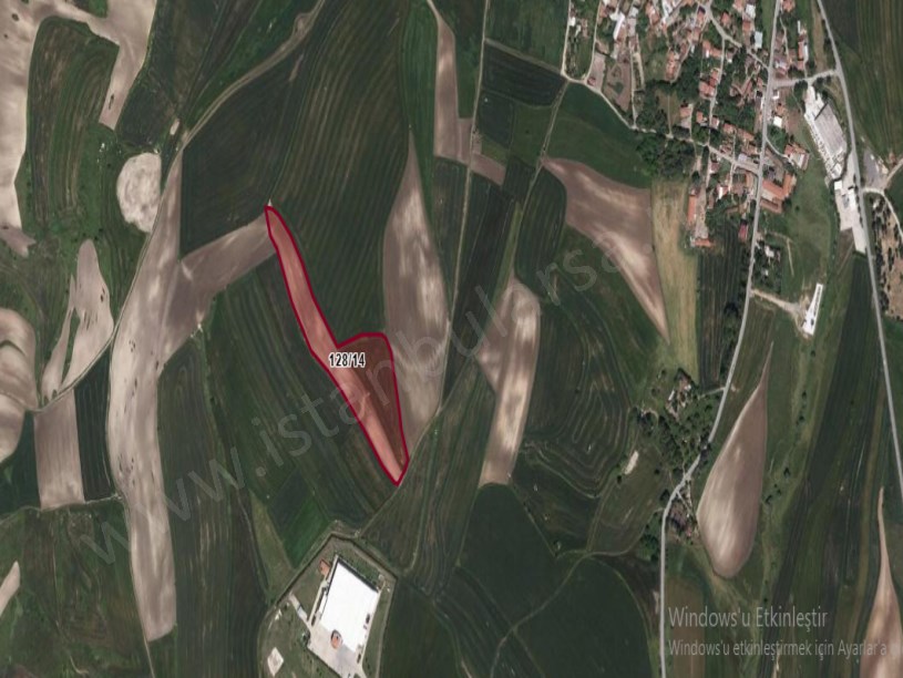 Arnavutköy Yassıörende Satılık Arsa , 500 m2 Yolu var Hisseli 