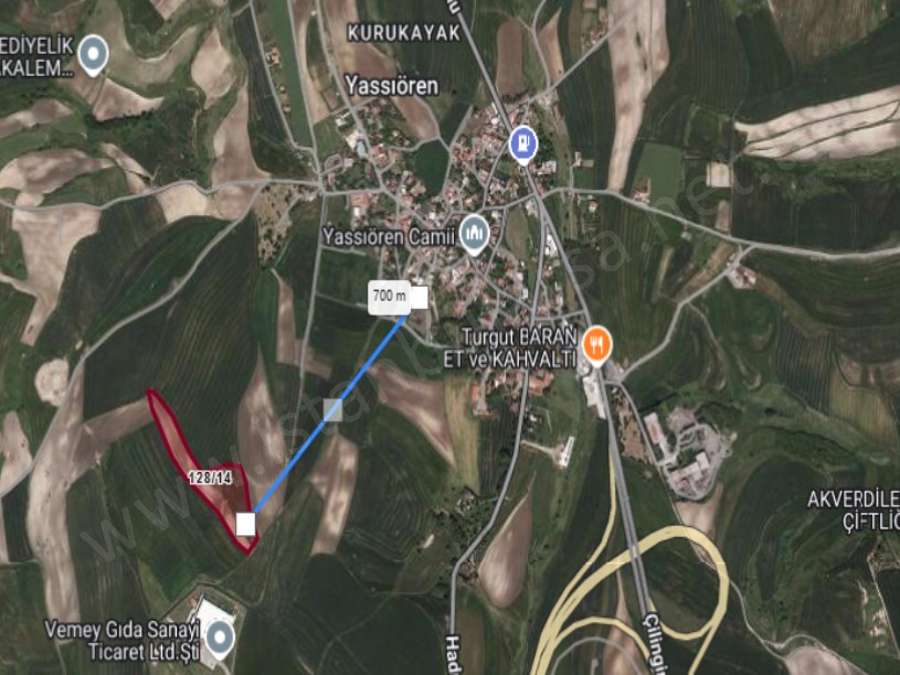 Arnavutköy Yassıörende Satılık Arsa , 500 m2 Yolu var Hisseli 