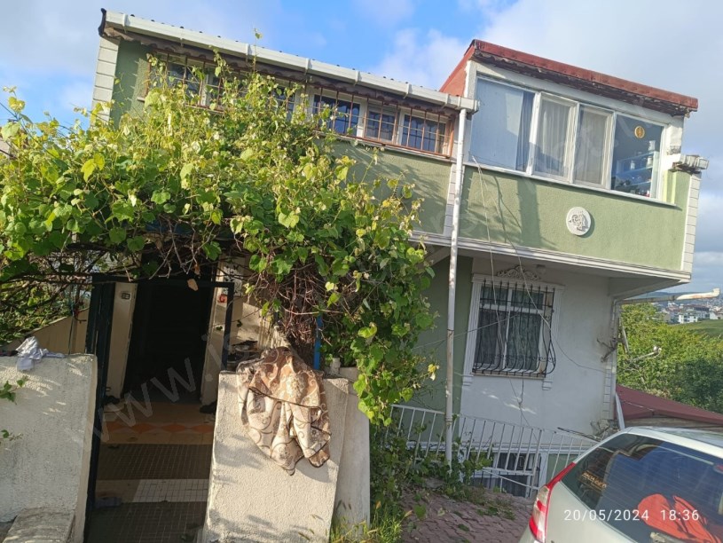 Arnavutköy Taşolukta Satılık  3 Katlı Bina  , 110 m2  Yapı Kayıt Belgeli  Müstakil
