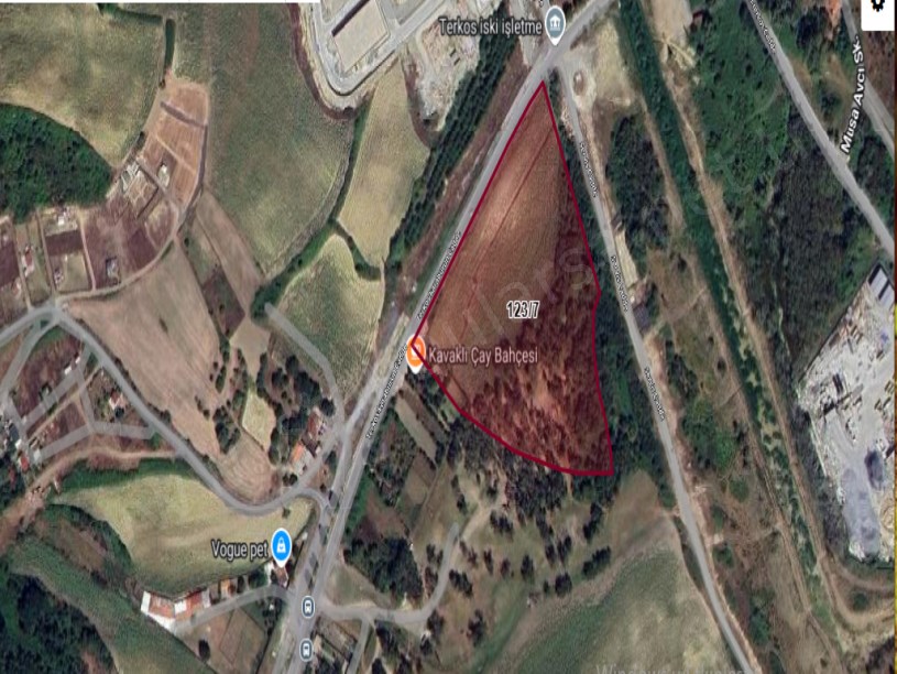 Arnavutköy Baklalıda Satılık Arsa , 3,300 m2 Cadde cephe  Hisseli 