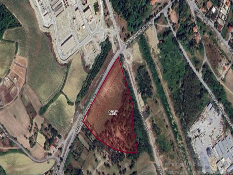 Arnavutköy Baklalıda Satılık Arsa , 3,300 m2 Cadde cephe  Hisseli 