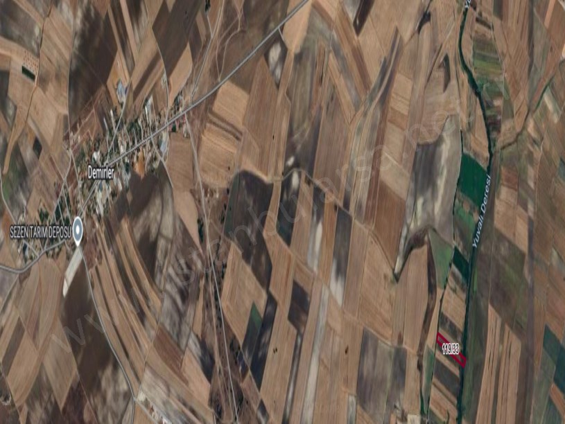 Tekirdağ  Saray Demirler Köyünde Arsa , 290 m2 Yolu Var Hisseli 