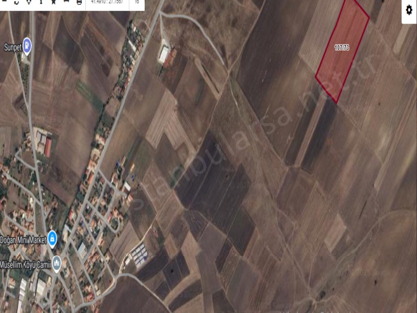 Kırklareli Vize  Müsellim Köyünde Satılık Tarla  , 1,350  M2  Hisseli Yolu var 