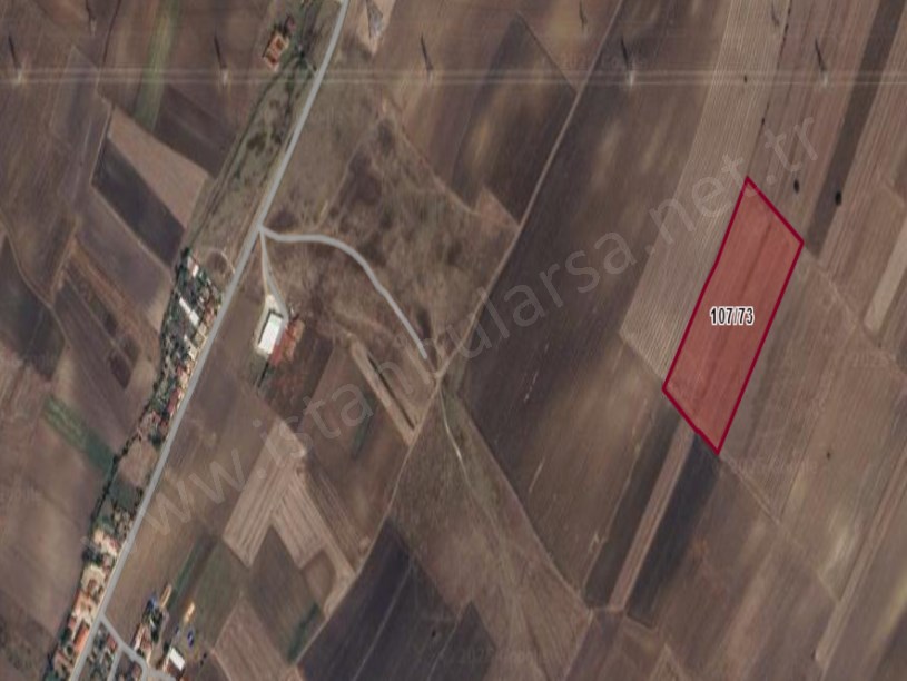 Kırklareli Vize  Müsellim Köyünde Satılık Tarla  , 1,350  M2  Hisseli Yolu var 